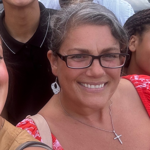 Meet your Posher, Ericka - Picture 2 of 3